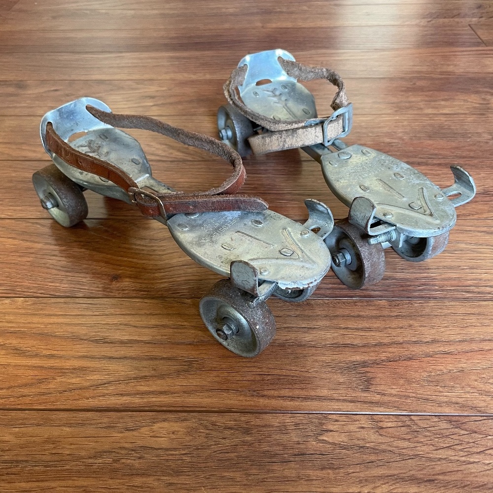 Vintage Speedster Roller Skates - SUPER fast!
